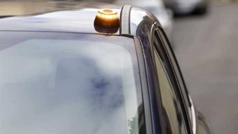 Facua acusa a la DGT de apoyar un 'fraude masivo' con las balizas V-16