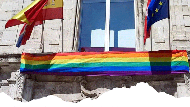 Vox pide por carta a Corpa retirar la bandera LGTBI del Consistorio y éste rechaza 'su discurso de odio'