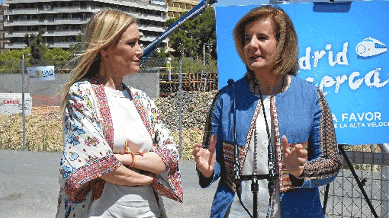 Báñez sobre las `no´vacaciones de Cifuentes: 'También es una manera de pasar agosto'