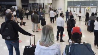 Madrid pide a Marlaska refuerzos en el control de pasaportes en Barajas