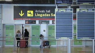 La Comunidad vuelve a pedir PCR para los turistas en Barajas