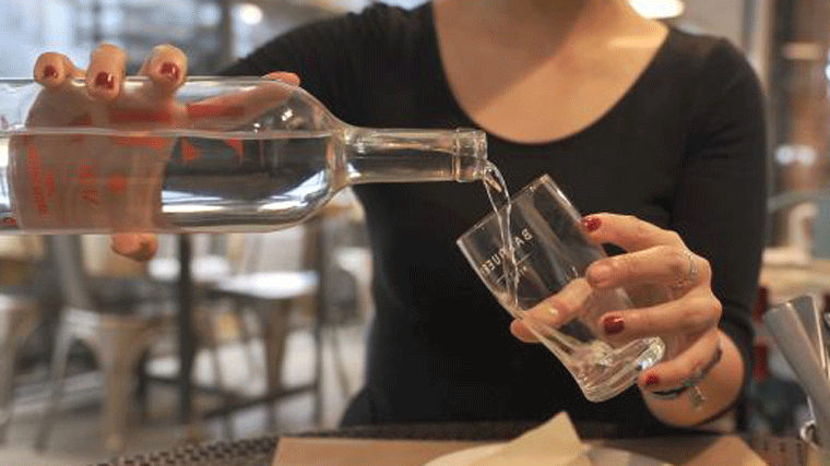 Entra en vigor la Ley que obliga a bares y restaurantes a ofrecer agua del grifo