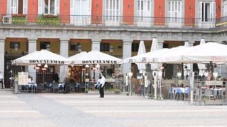 Bares y restaurantes de Madrid apgan sus lucen en protesta por el alza de costes energéticos