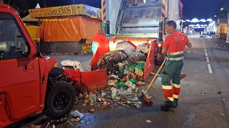 Los servicios municipales de limpieza recogen 18,5 toneladas de residuos, un 26% menos que en 2023