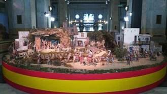 200 figuras dan vida al belén circular del Ayuntamiento, de acceso gratuito previa retirada de pase