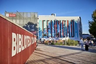 Talleres gratuitos de TIC en la Biblioteca Glorias Fuertes para adultos este verano