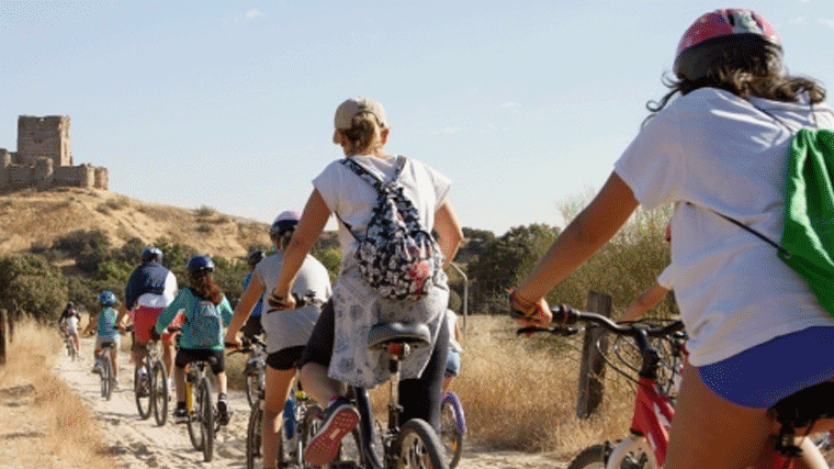 Operarios municipales en bici para reforzar la limpieza urbana 