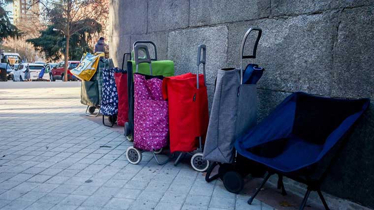 La ONG que repartía bocadillos en Ópera dejará de hacerlo por 'incumplimiento' de varias normas municipales