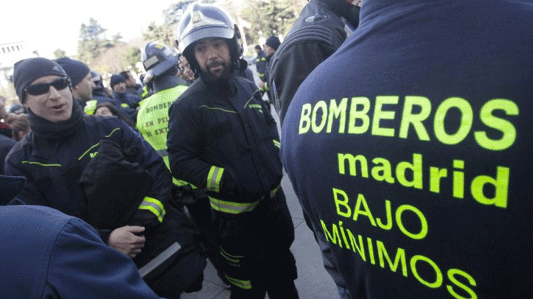 Los bomberos toman la calle para pedir más efectivos y menos guardias