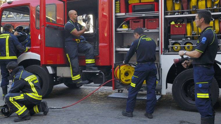 El Ayuntamiento convocará de forma urgente oposiciones para cubrir 300 plazas de bomberos