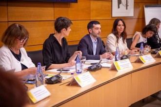 Bustinduy pide a las CCAA que utilicen el aumento en financiación de dependencia para reducir listas de espera