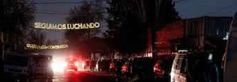'Seguimos a oscuras', dice unas luces colocadas en la Cañada Real Galiana de Madrid. (@Rita_Maestre en X)