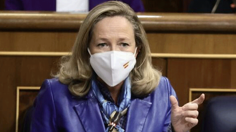 Calviño: 'No hay margen' para bajar impuestos a la luz y no todo se arregla bajando IRPF e IVA