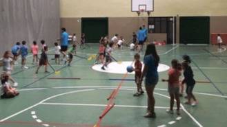 Gobierno y oposición se culpan de la suspensión de los campamentos deportivos