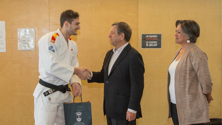 El campeón del mundo de Judo visita la Escuela Municipal de Artes Marciales