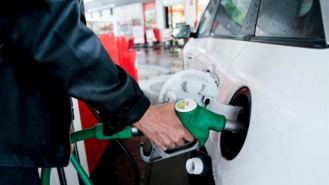 El precio de los carburantes inicia 2024 con sus primeras subidas en tres meses
