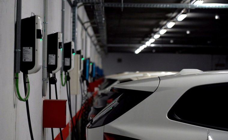 El Ayuntamiento mantiene esta semana la subasta de 80 equipos de carga para vehículos eléctricos