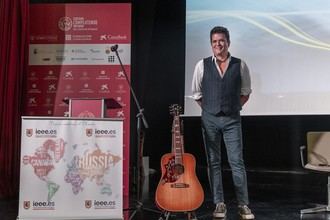 Carlos Vives expresa su orgullo hispanoamericano en cursos de verano
