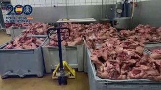 Detenido un empresario por adulterar carne putrefacta con sulfitos para venderla
