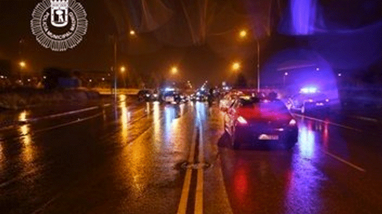 Trece personas investigadas por carreras ilegales en un polígono de Villa de Vallecas