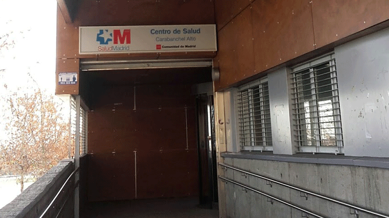 Vecinos de Carabanchel Alto presenta reclamaciones en los centros de salud del barrio por 'escasez' de pediatras
