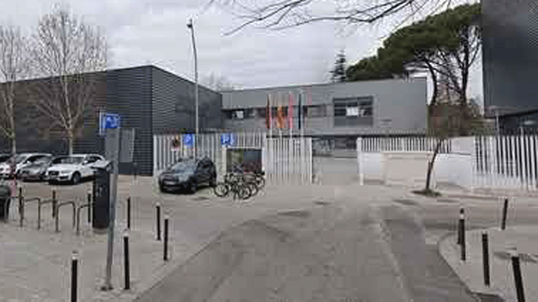 Convocada una manfiestación frente al polideportivo José María Cagigal por 'falta de personal y materiales'