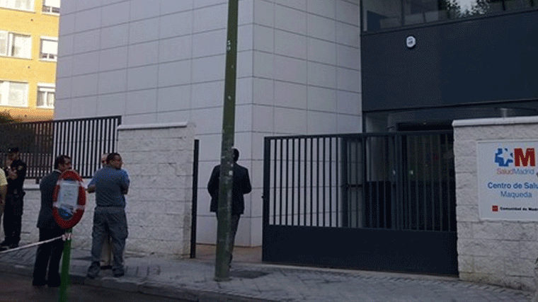 Cacerolada en el centro de salud Maqueda contra el horario de consulta en Atención Primaria