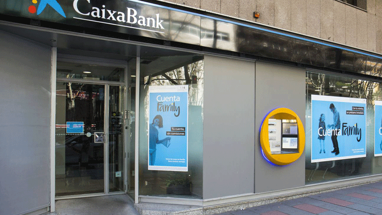 Más de 1.200 empleados acogidos al ERE salen este viernes de CaixaBank