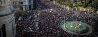 Miles de personas desbordan las calles de Madrid por la Sanidad Pública