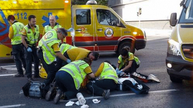 Un ciclista herido grave tras ser atropellado por una furgoneta en Carabanchel