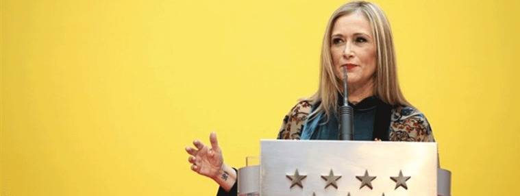 Cifuentes tira de españolismo el Día de la Constitución: 'España ni se toca, ni se rompe'