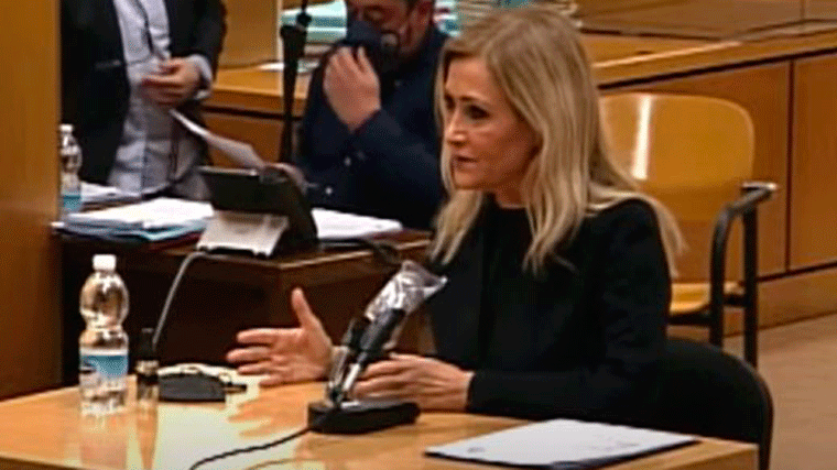 Cifuentes dice que entregó el TFM pero no lo defendió: 'No tengo papeles, actué de buena fe'