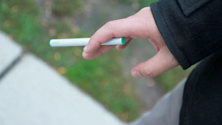 Los aromas de los cigarrillos electrónicos alteran la función pulmonar