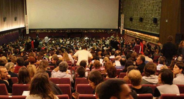5 detenidos por sembrar el pánico en unos cines de Fuenlabrada