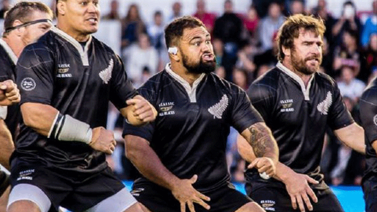 Los `Classic All Blacks´ interpretan su `haka´ en la Plaza de Oriente ante Almeida y Villacís