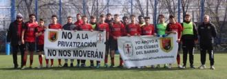 Más de 300 familias de dos clubes de fútbol de Villaverde claman contra la privatización de un campo