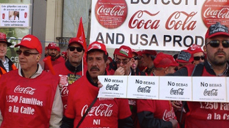 Juicio contra dos trabajadores de Coca-Cola por protestar en un pleno