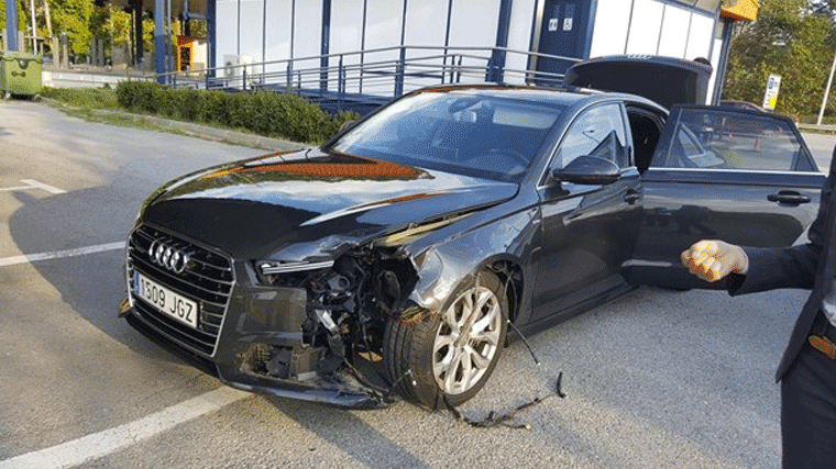 Puigdemont, ileso tras impactar una rueda de camión en su coche oficial en la autopista