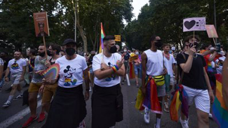 Asociaciones LGTBI+ cargan contra la OMS por la 'aberrante' estigmatización por viruela del mono