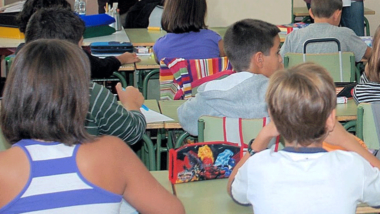 Familias de Carabanchel exigen medidas contra el calor en los colegios: 'Están desprotegidos'