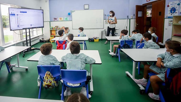 Los colegios de la región tienen 6.519 profesores de baja, 3.741 por Covid