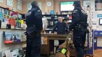 `Comercio Seguro´: La policía distribuye boígrafos detectores de billetes falsos