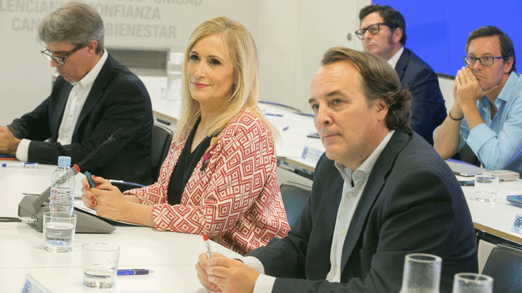 Cifuentes reaparece tras la polémica del máster en el comité de dirección del PP de Madrid