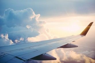 El uso de combustibles sostenibles podría encarecer los billetes de avión en Europa