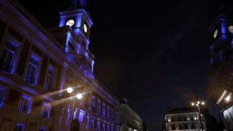 La Real Casa de Correos se ilumina de azul en recuerdo a Sandra Palo