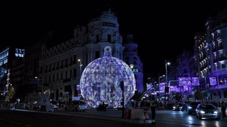 Madrid pide al Gobierno que no obligue a apagar escaparates en Navidad