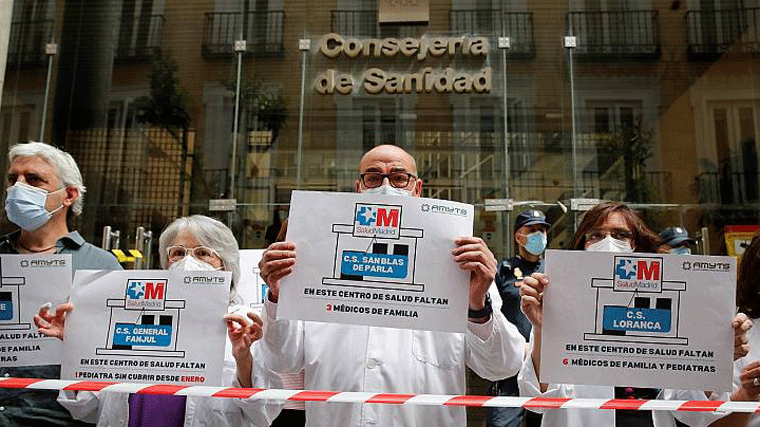 Los médicos salen a la calle por la falta de personal en Atención Primaria