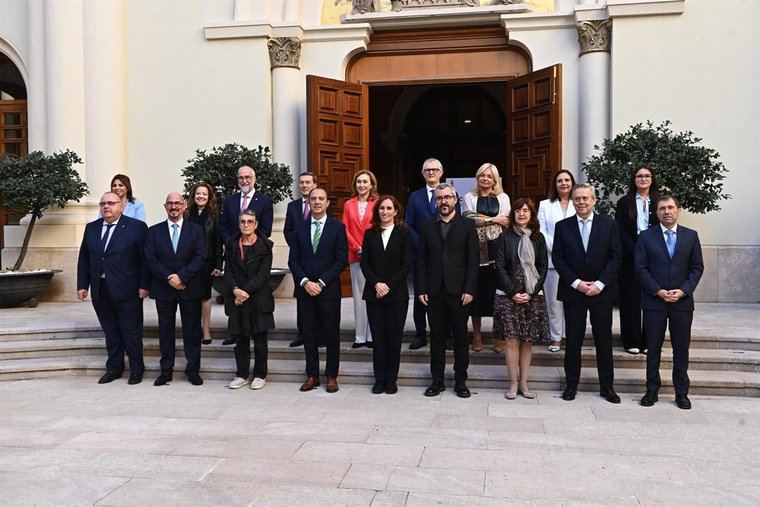 Las CCAA del PP plantan a García y dejan en el aire la aprobación de 2 M para el cáncer: La ministra los tilda de 'cafres'