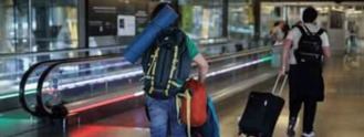 Consumidores europeos denuncian a Ryanair, Vueling y otras aerolíneas por el cobro de equipaje de mano