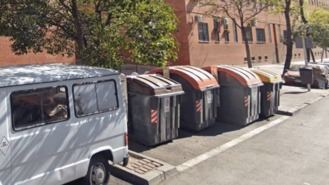 Un anciano muere atrapado en un contenedor al comprobar si había reciclado bien